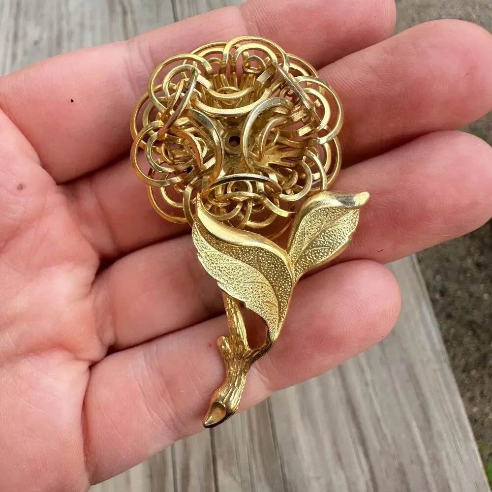 Vintage Jewelry Gold Tone Scrolly Flower Brooch Pin Floral brooch